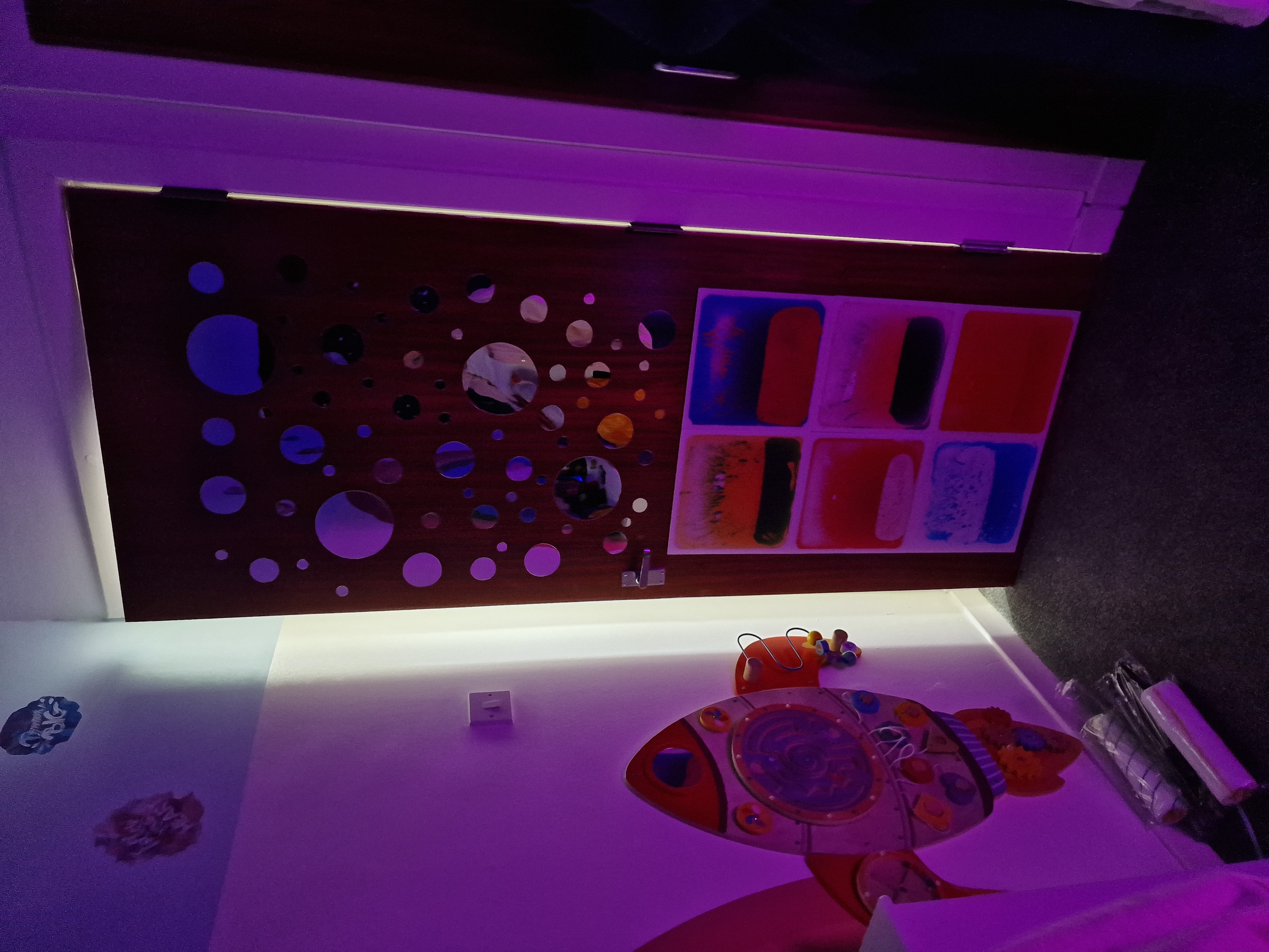 Play area with shapes, stars, and cosy lighting